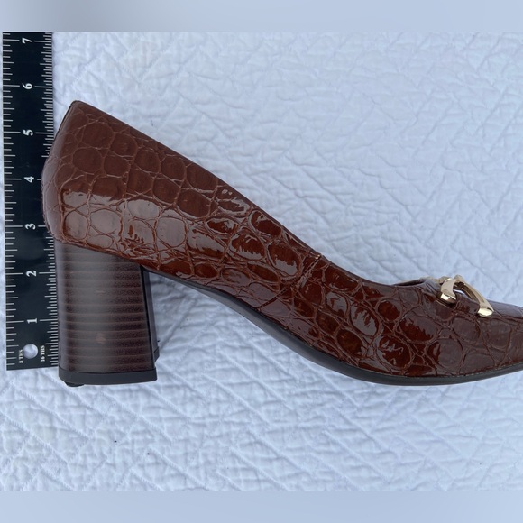 Like new brown heels! - Picture 7 of 7